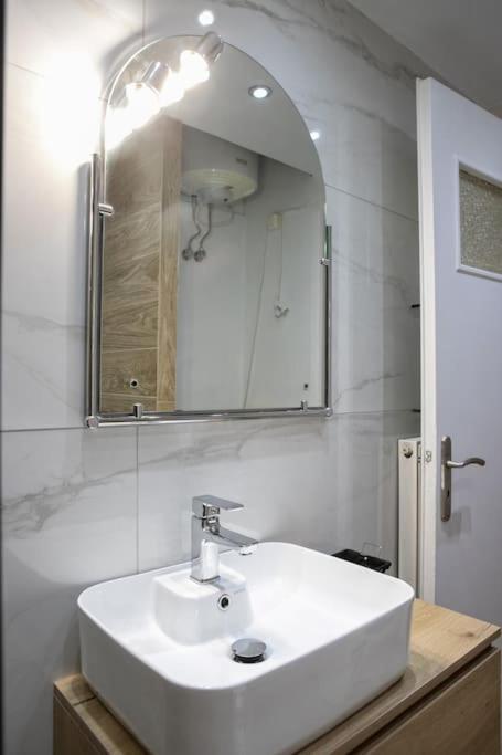Stylish And Comfortable Apartment Athén Kültér fotó